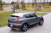 「XC40」シリーズでは「モメンタム」グレードのみが、ホワイトカラールーフをオプションで設定している。全7色中5色のボディーカラーで選ぶことができる。
