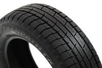 「ウィンタートランパスTX」では、従来モデルから左右非対称コンセプトを受け継ぎつつ、サイプの倒れ込みを抑制する「3Dダブルウェービンググリップサイプ」を採用するなど、トレッドパターンが一新された。