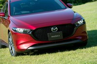 「引き算の美学」に基づき、ヘッドランプでもシンプルさを追求。必要最小限の要素をもとに、「丸」の形と深さの表現にこだわったという。