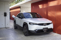 「マツダMX-30 EVモデル」。EVでもマツダらしい走りを目指したとされている。