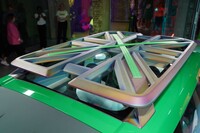 ルーフキャリアは英国国旗のユニオンジャックをモチーフとしている。