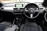 「X1 xDrive18d」には標準仕様のほか、「xライン」「Mスポーツ」の2種類の仕様が用意される。今回はスポーティーなキャラクターのMスポーツに試乗した。