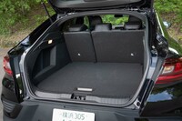 荷室の容量は480リッター。リアシートの背もたれは40：60分割で前に倒せる。