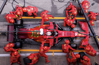 優勝争いには絡めないものの、予選では中団勢トップの速さをみせているフェラーリ。シャルル・ルクレール（写真）は、今季4戦して3回目の4番グリッドから、スタートでボッタスのメルセデスを抜き3位に上がるもピットストップのタイミングで4位に戻りそのままゴール。レースペースにも明るい兆しが感じられる一戦だった。カルロス・サインツJr.（写真）は、予選6位から1つ落ち7位フィニッシュ、デビュー以来7年間、母国スペインGPで連続入賞を果たしたことになる。フェラーリはマクラーレンの5点後方、コンストラクターズランキング4位につけている。（Photo=Ferrari）