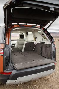 テールゲートは上ヒンジの一体式に改められた。その代わりにフロア側に“インナーテールゲート”が設けられている。