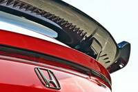 この製品の特徴となるのが、ウイング裏面にあるギザギザの段差だ。