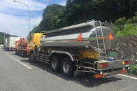 参考までに、こちらは12tタンクローリー。