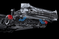 リアのサスペンションメンバーに、ボディー剛性を強化し、直進安定性やダイレクトな操舵感を高める「GRブレース（リアサスペンションメンバー）」を採用。