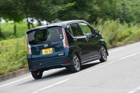 燃費性能についてはデビュー当初から変更はなく、仕様に応じて25.6～31.0km/リッターとなっている（JC08モード）。