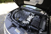 300psを発生する2.8リッターV6ユニットは6ATと組み合わされ、0-100km/h加速を6.9秒でこなす。