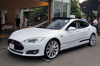 「テスラ・モデルS P85D」