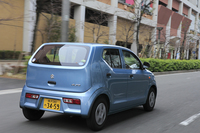 今回テストした「F」は乗用モデルのエントリーグレード。一部の快適装備のほか、回生ブレーキやアイドリングストップ機構などが省かれている。
    