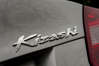 「キザシ」とは、スズキが“世界の市場に向け、新しいクルマ作りに挑戦する”という想いを込めたネーミング。北米市場にも投入する、スズキの新しいフラッグシップとなる。日本仕様は受注生産となり、ボディカラーも銀、黒、白の3色のみ。
