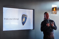 チーフインストラクターのピーター・ミューラーさん。こわもてな先生の例に漏れず（？）、アツく、ていねいにドライビングを教えてくれる。