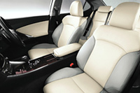 特別仕様車“Elegant White Interior”の内装