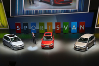 フォルクスワーゲンブランドの目玉は、ハイトワゴンの「ゴルフ スポーツバン」。