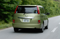 【テスト車“G Uセレクション”のオプション装備】ワイドビューフロントモニター+音声ガイダンス機能付カラーバックガイドモニター+ステアリングスイッチ+NAVI・AI-SHIFT+クリアランスソナー+HDDナビゲーションシステム＝33万3900円／SRSサイドエアバッグ＆SRSカーテンシールドエアバッグ＝6万3000円／ETC＝1万8900円）