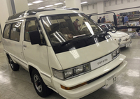 2016年5月1日に横浜で開催された「ワンダーランドマーケット」で。一角に参考展示された「トヨタ・マスターエース サーフ」。「セリカ ダブルエックス」をほうふつとさせる角形4灯ライトがゴージャス。