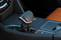 3.6リッターの「CT6」には、8段ATが組み合わされる。写真は、そのシフトセレクター。
