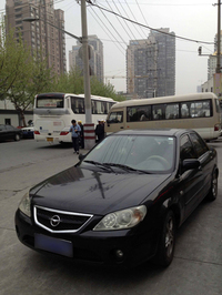 以前マツダから技術指導を受けていた中国一汽海馬の小型車「ファミリー」。ベースは「マツダ323」（日本名：ファミリア）だ。