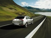 新型「ルノー・ラグナ」の概要を発表の画像