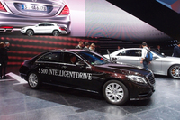 「メルセデス・ベンツS500インテリジェントドライブ」