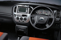 
	【写真上】「FB-X」
	【写真下】「フィールドブレイク」のインテリア
	 