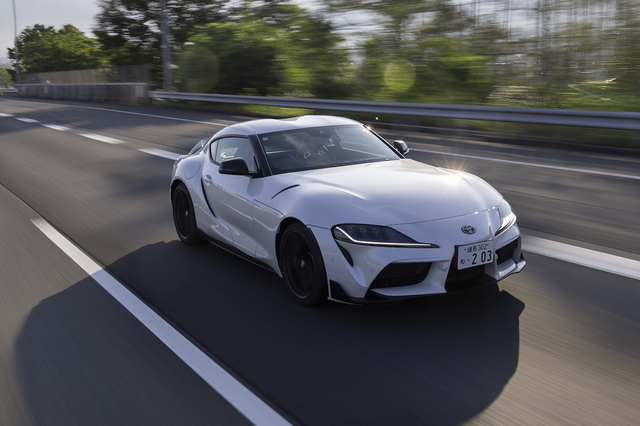 ロケテスト版 超高速カードレーサー トヨタ スープラ 3.0 RZ 名車の