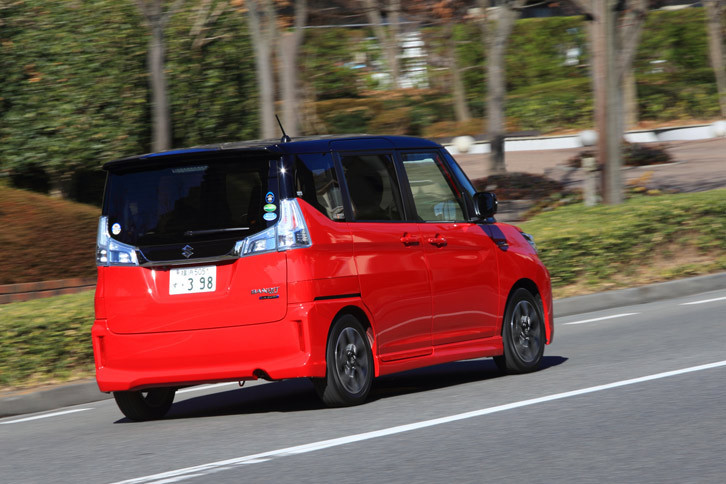 2015年8月に発売された現行型「ソリオ」。今回テストしたフルハイブリッド車は、2016年11月に追加された。