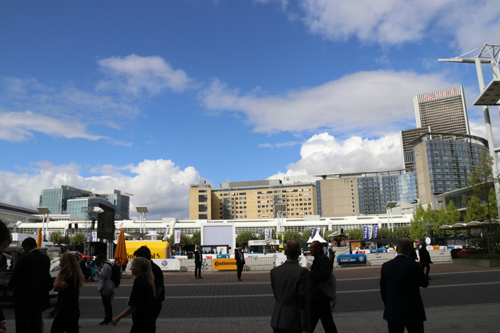 例年、アウディは期間限定の巨大仮設パビリオンを構えていた。しかし、今回からフォルクスワーゲングループ館に集約されたため、その敷地はぽっかりと空いて、ADAS（先進運転支援システム）などの体験コーナーに。