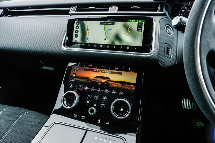 インパネ中央には上下2段式の新インフォテインメントシステム「InControl Touch Pro Duo」が備わる。