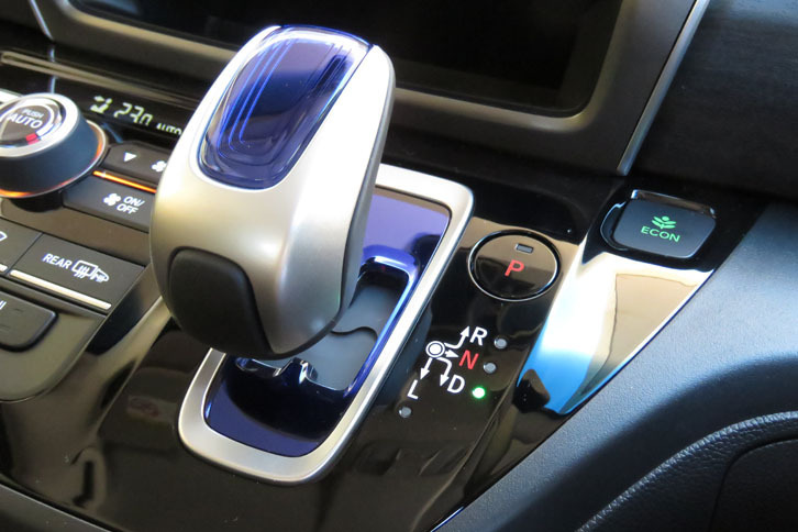 ホンダ・フリードハイブリッドEX（シフトセレクター）