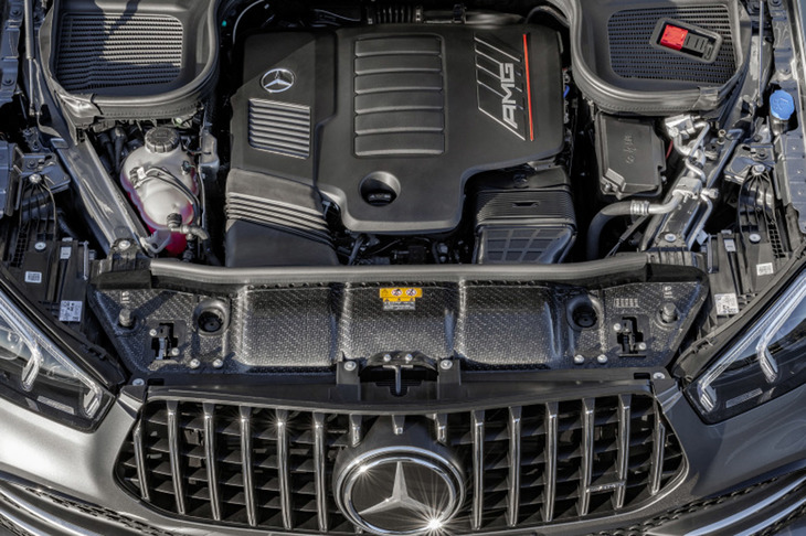 3リッター直列6気筒エンジンに「ISG」を組み合わせたハイブリッドパワーユニットを搭載。