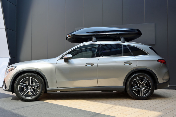 メルセデスのデザインの基本思想である「センシュアルピュリティー」を継承。ラインやエッジを削減した曲線的なボディーパネルが見どころだ。