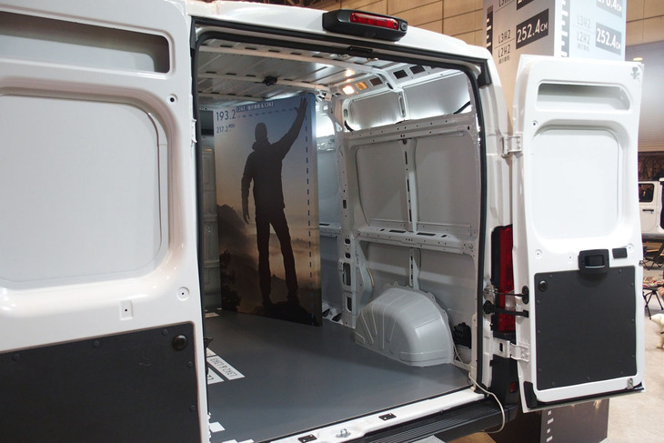 フィアット プロフェッショナル・デュカト（リアドア）