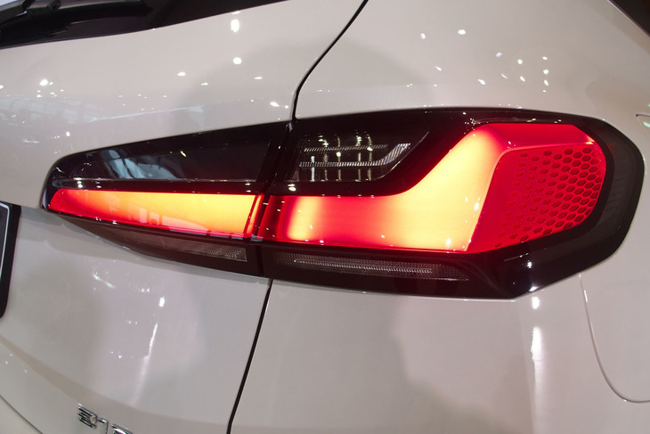 218iアクティブツアラー エクスクルーシブ（リアコンビランプ）