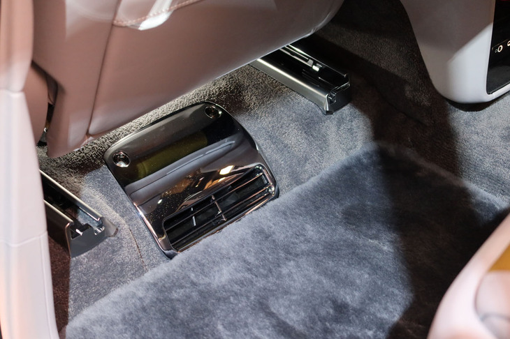 ロールス・ロイス・カリナン シリーズII（リアシート用のエアコン吹き出し口）