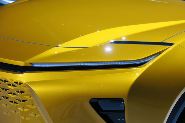 トヨタ・クラウン エステート（ヘッドランプ）