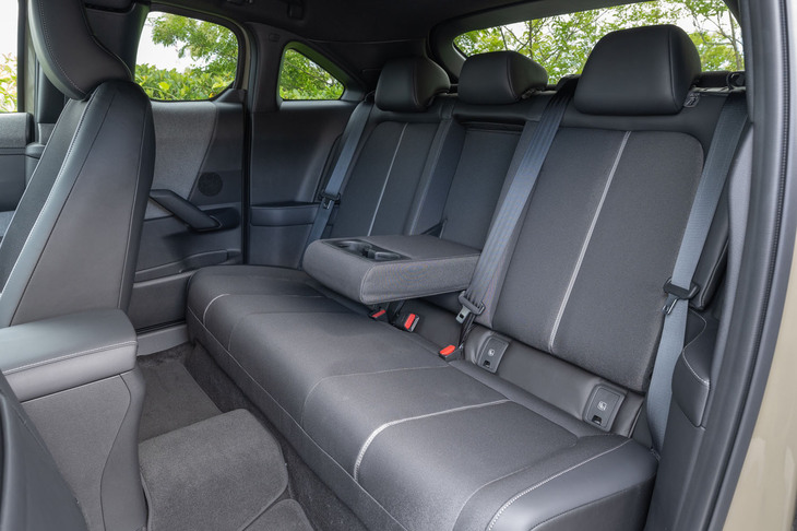 マツダMX-30ロータリーEV（リアシート）