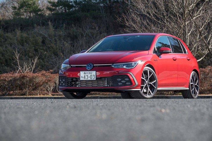 2021年1月7日に国内発売された新型「フォルクスワーゲン・ゴルフGTI」。車両本体価格は466万円。