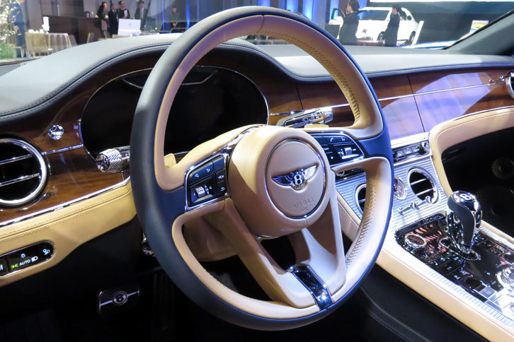 ベントレー・コンチネンタルGT（ステアリングホイール）