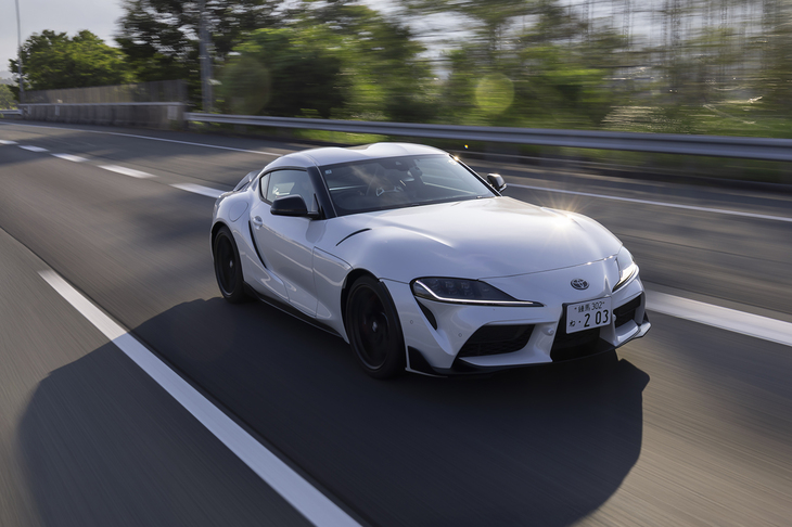 2025年3月の改良は「RZ」グレードのみが対象。床下ブレースの構造やブッシュ類を強化するなどして「さらなる一体感のある走り」を追求している。