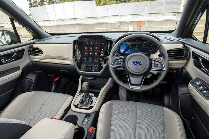 新型「フォレスター」には11.3インチのセンターディスプレイが標準で装備される。写真は「プレミアムS：HEV EX」。（写真：向後一宏）