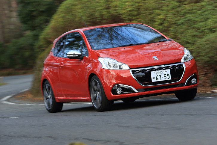 ボディーカラーは全6色。テスト車には「オレンジ・パワー」が採用されていた。