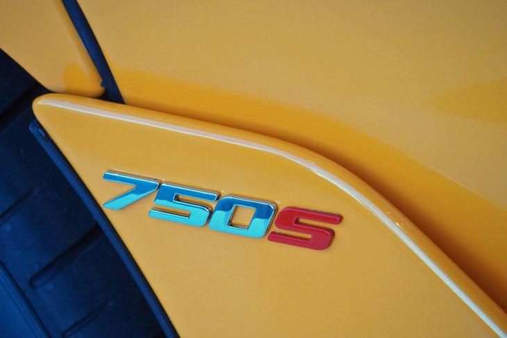 マクラーレン750S（ドアのエンブレム）