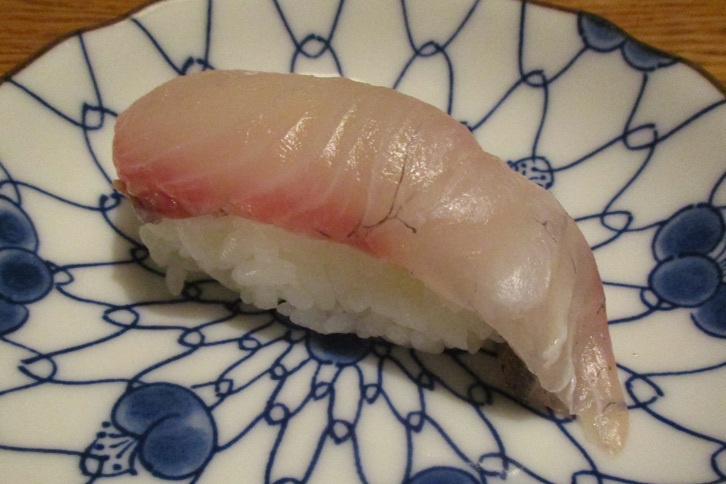 こちらホンモノの白身魚。