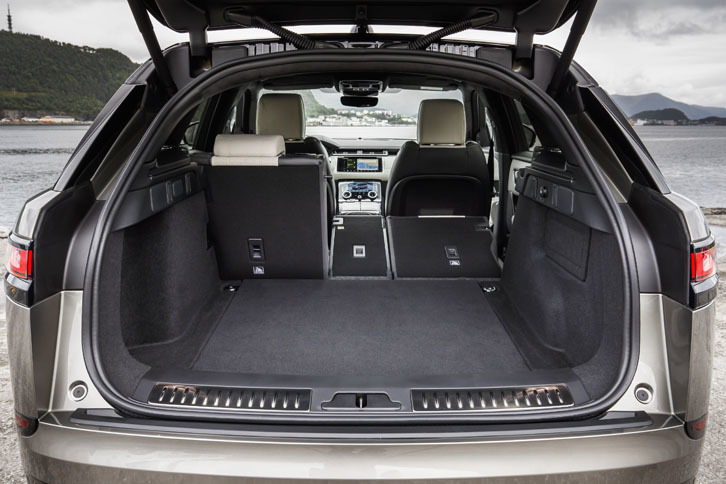 ラゲッジルームの容量は673リッター。後席をたたむと最大で1731リッターまで拡大可能。