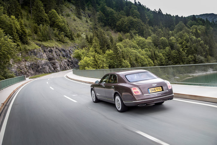 「ミュルザンヌ」には減衰力調整機構付きのエアサスペンションが標準装備される。今回のマイナーチェンジでは、リア側にエアの容量を増やす改良が施された。