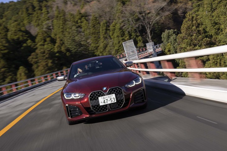 【BMW M440i xDriveグランクーペのスペック】
	ボディーサイズ：全長×全幅×全高＝4785×1850×1450mm／ホイールベース：2855mm／車重：1840kg／駆動方式：4WD／エンジン：3リッター直6 DOHC 24バルブ ターボ／トランスミッション：8段AT／最高出力：387PS（285kW）/5800rpm／最大トルク：500N・m（51.0kgf・m）/1800-5000rpm／タイヤ：（前）245/40R19 98Y／（後）255/40R19 100Y（ピレリPゼロ）／燃費：10.8km/リッター（WLTCモード）／価格：1005万円
	
	【取材時の燃費データ】
	テスト距離：226.9km（市街地1：高速道路8：山岳路1）／使用燃料：24.1リッター（ハイオクガソリン）／参考燃費：9.4km/リッター（満タン法）／9.6km/リッター（車載燃費計計測値）