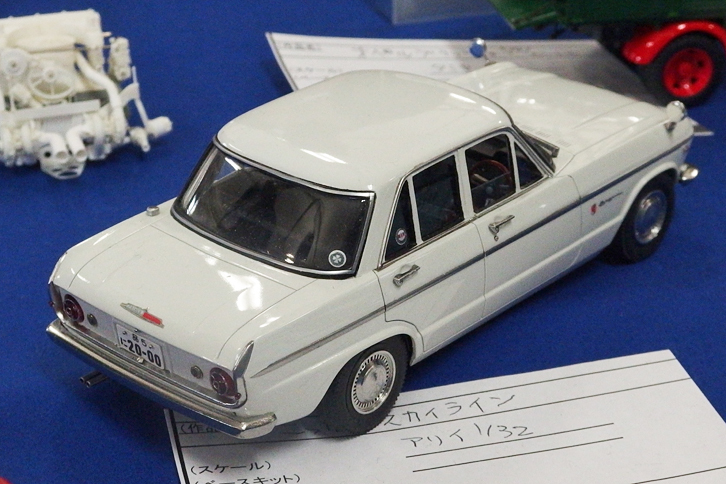 同じくアリイ製の1/32「プリンス・スカイライン2000GT-B（S54B）」。小粒ながらプロポーションの優れたキットだが、ディテールアップしてより魅力を増している。